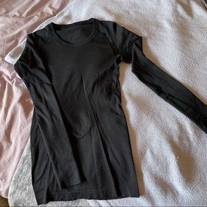 Lululemon swiftly black size 4